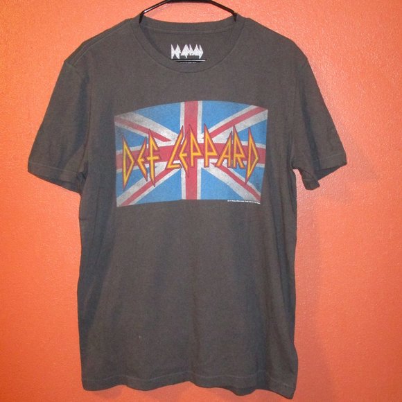 Def Leppard NEW Gap Woman Medium Gray Yellow Red Short Sleeve Band Shirt - Picture 1 of 10
